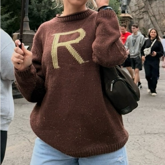 Ron Weasley “R” sweater - Picture 1 of 3